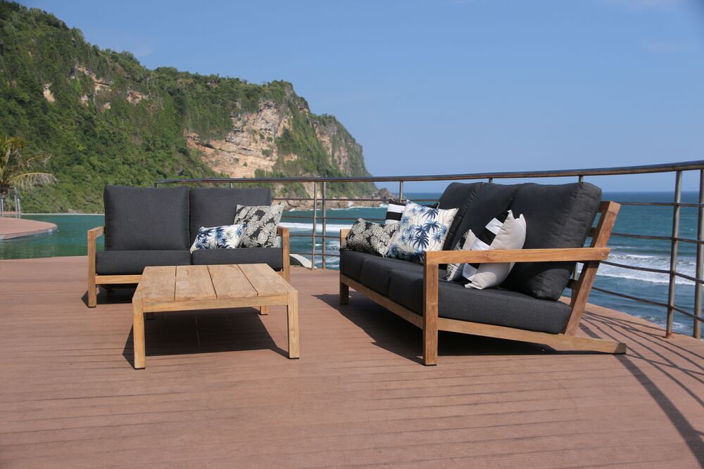 LOUNGES