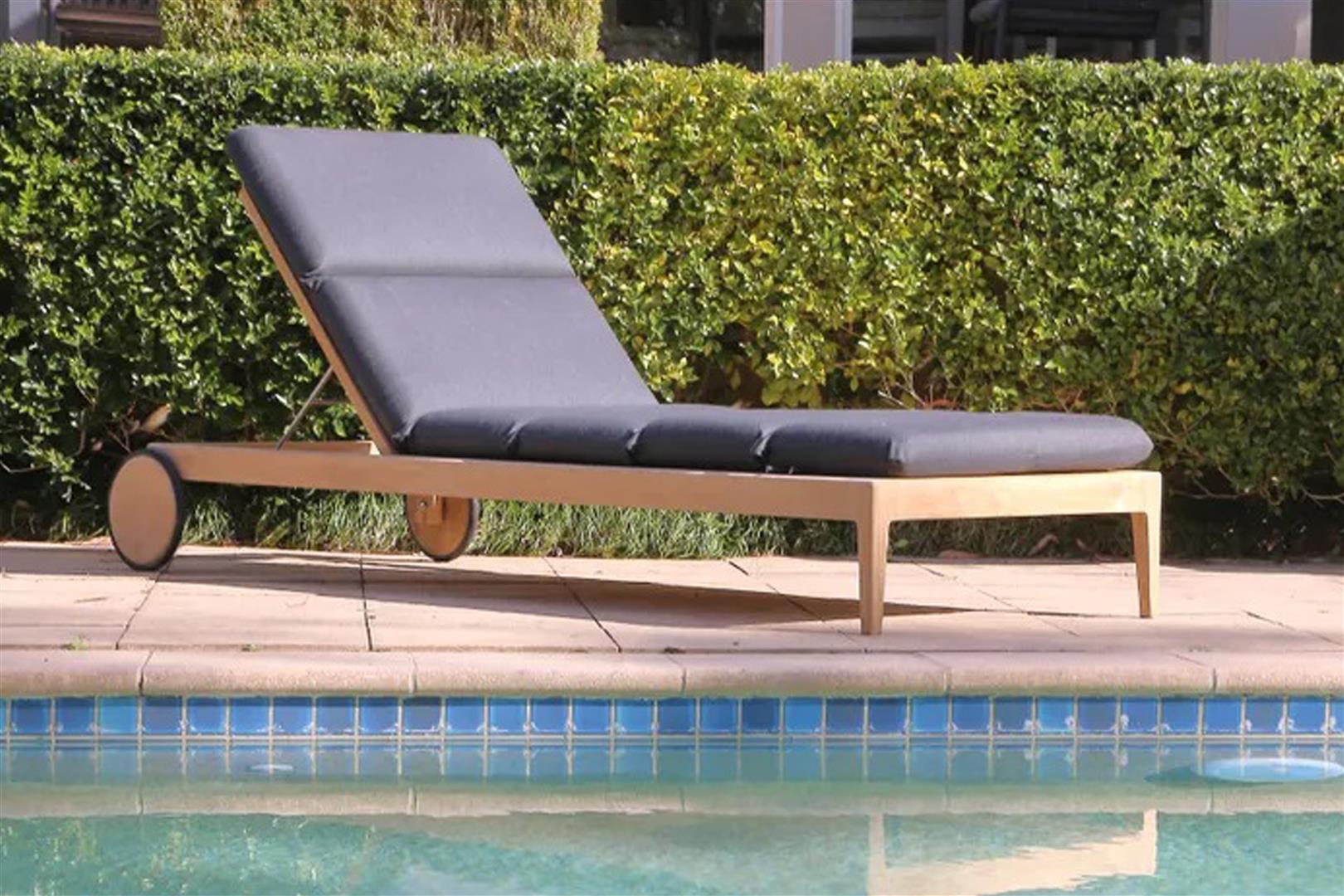 SUN LOUNGERS